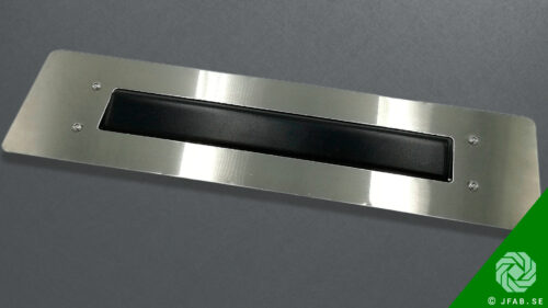 JFAB 12-026 Bred Armbågskontakt i rostfritt stål med svart knapp. Bild3 350mm × 90 mm
